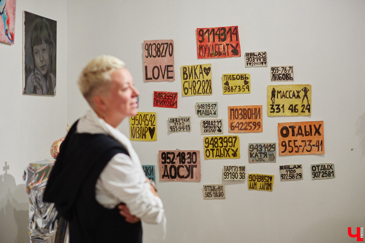 Обнаженные тела, шокирующие перформансы, кислотная вечеринка. Сегодня в ЦСК «Флигель» открывается масштабная выставка современных художников со всей страны. «Ключ-Медиа» посетил закрытый показ «Кислоты на блюдечке, или Как мы съели хайп» и спешит делиться впечатлениями.