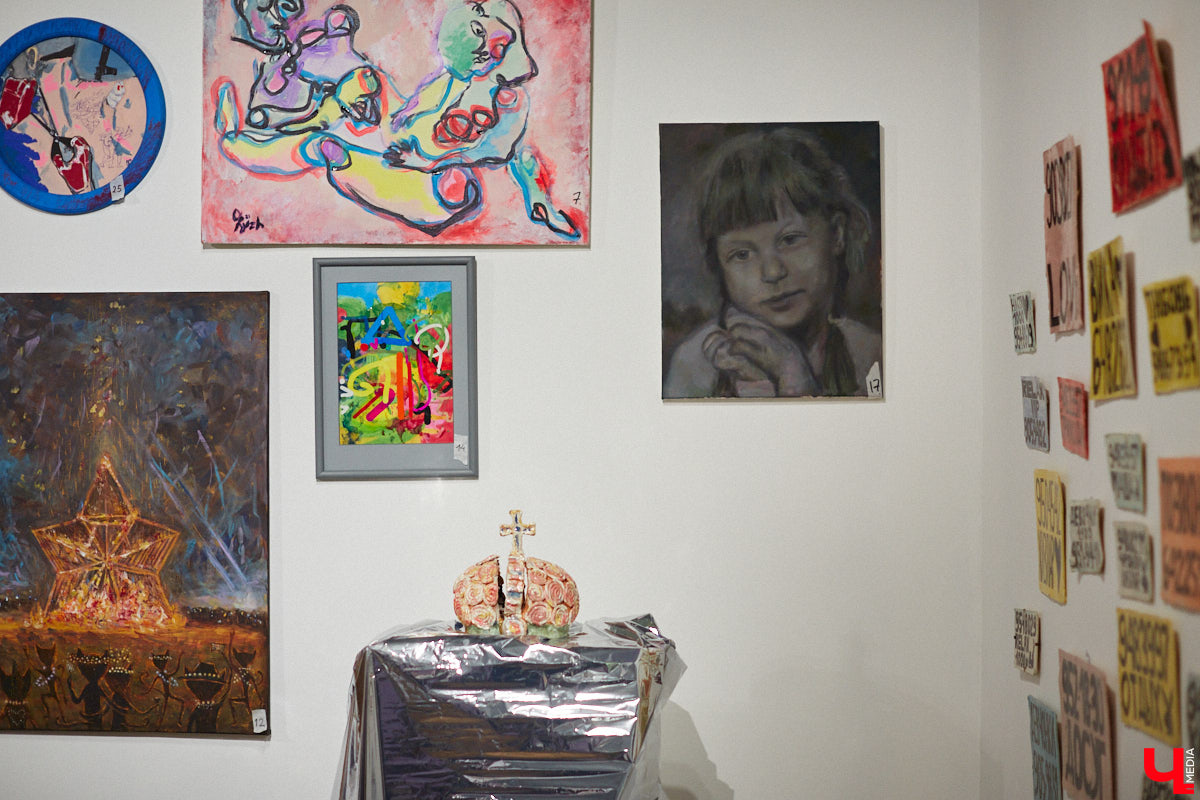 Обнаженные тела, шокирующие перформансы, кислотная вечеринка. Сегодня в ЦСК «Флигель» открывается масштабная выставка современных художников со всей страны. «Ключ-Медиа» посетил закрытый показ «Кислоты на блюдечке, или Как мы съели хайп» и спешит делиться впечатлениями.