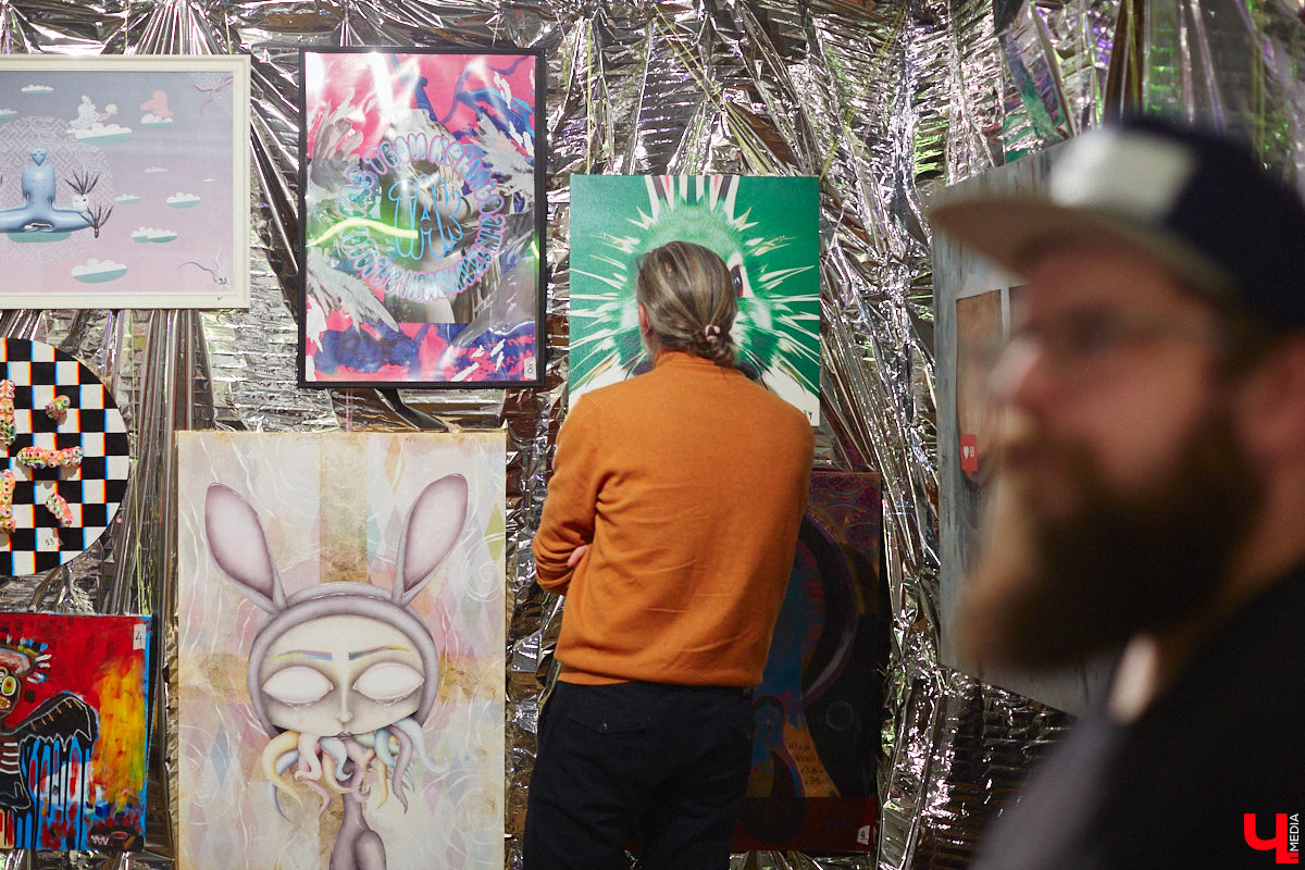 Обнаженные тела, шокирующие перформансы, кислотная вечеринка. Сегодня в ЦСК «Флигель» открывается масштабная выставка современных художников со всей страны. «Ключ-Медиа» посетил закрытый показ «Кислоты на блюдечке, или Как мы съели хайп» и спешит делиться впечатлениями.