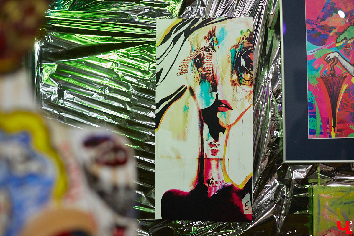 Обнаженные тела, шокирующие перформансы, кислотная вечеринка. Сегодня в ЦСК «Флигель» открывается масштабная выставка современных художников со всей страны. «Ключ-Медиа» посетил закрытый показ «Кислоты на блюдечке, или Как мы съели хайп» и спешит делиться впечатлениями.