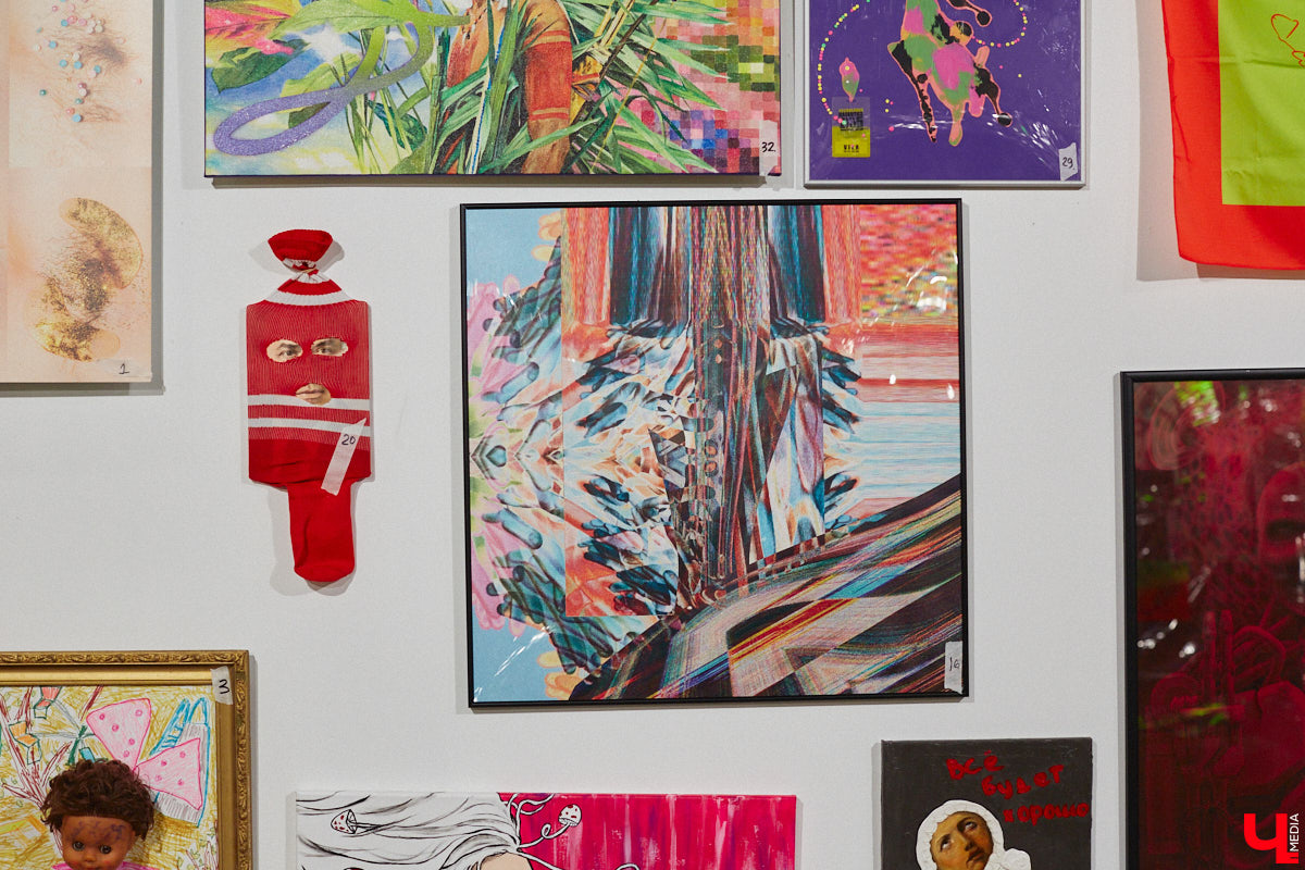 Обнаженные тела, шокирующие перформансы, кислотная вечеринка. Сегодня в ЦСК «Флигель» открывается масштабная выставка современных художников со всей страны. «Ключ-Медиа» посетил закрытый показ «Кислоты на блюдечке, или Как мы съели хайп» и спешит делиться впечатлениями.