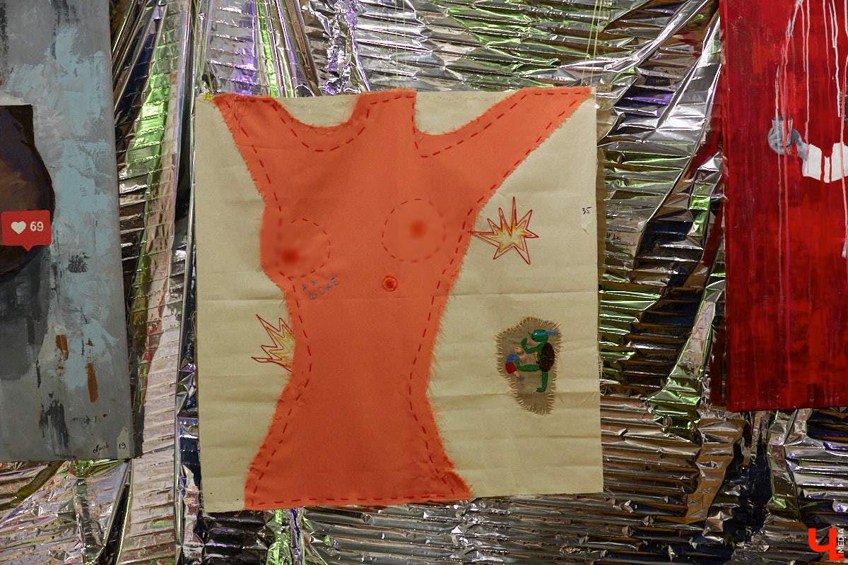 Обнаженные тела, шокирующие перформансы, кислотная вечеринка. Сегодня в ЦСК «Флигель» открывается масштабная выставка современных художников со всей страны. «Ключ-Медиа» посетил закрытый показ «Кислоты на блюдечке, или Как мы съели хайп» и спешит делиться впечатлениями.