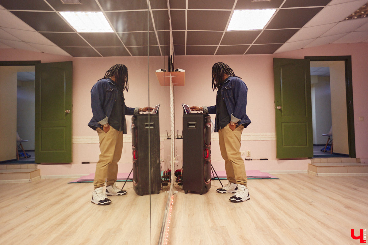 Психологи твердят: выйдите из зоны комфорта, чтобы найти нового себя. Наш сегодняшний герой не просто последовал этому совету – он шагнул далеко за его пределы. Взял и переехал к нам из Африки. И не зря, как оказалось! О своих приключениях смелый иностранец поведал «Ключ-Медиа».