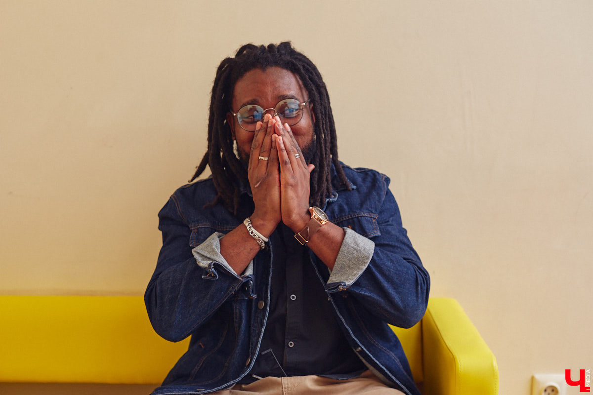 Психологи твердят: выйдите из зоны комфорта, чтобы найти нового себя. Наш сегодняшний герой не просто последовал этому совету – он шагнул далеко за его пределы. Взял и переехал к нам из Африки. И не зря, как оказалось! О своих приключениях смелый иностранец поведал «Ключ-Медиа».