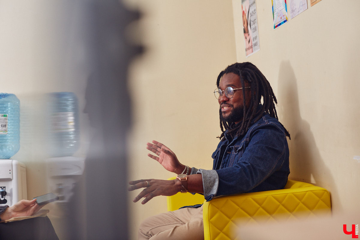 Психологи твердят: выйдите из зоны комфорта, чтобы найти нового себя. Наш сегодняшний герой не просто последовал этому совету – он шагнул далеко за его пределы. Взял и переехал к нам из Африки. И не зря, как оказалось! О своих приключениях смелый иностранец поведал «Ключ-Медиа».