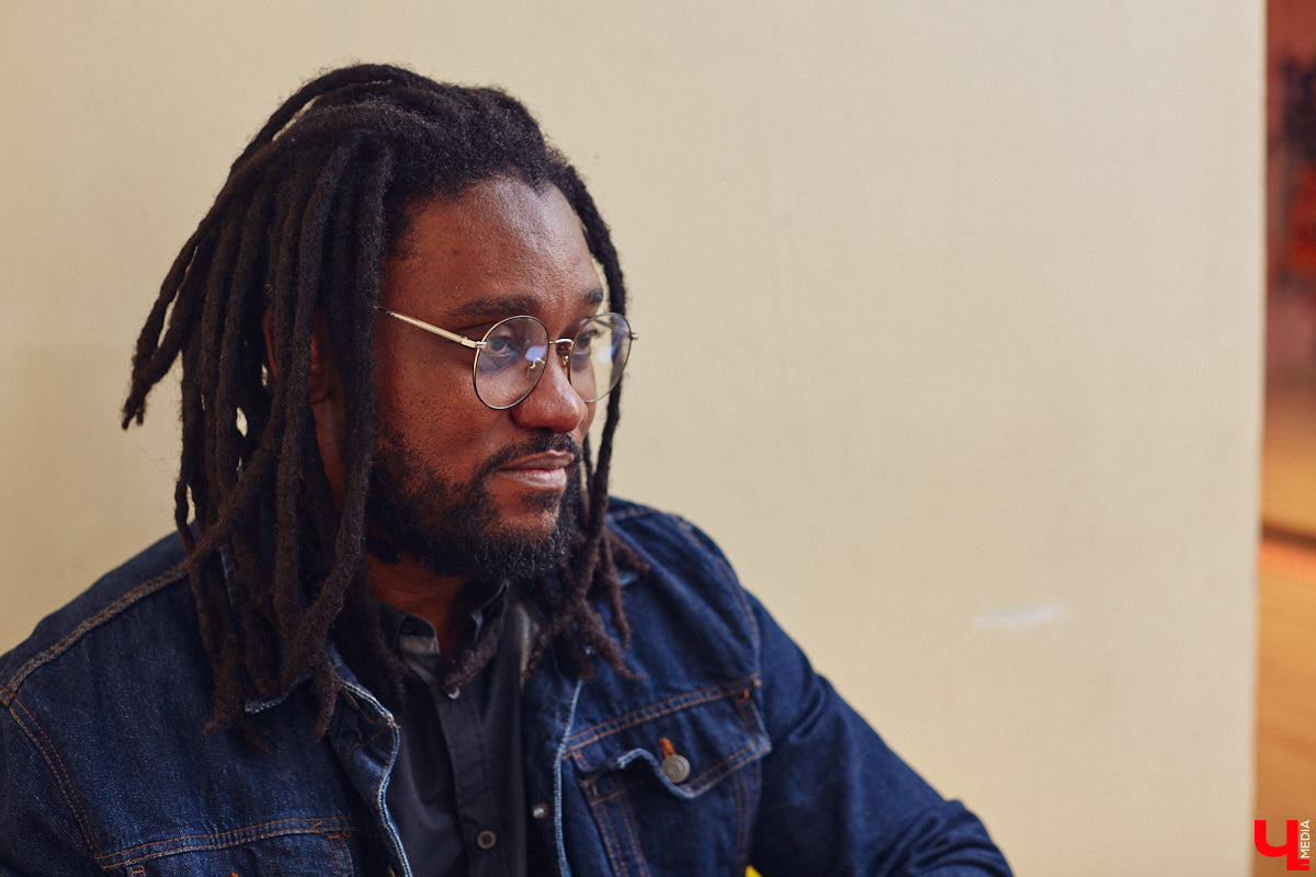 Психологи твердят: выйдите из зоны комфорта, чтобы найти нового себя. Наш сегодняшний герой не просто последовал этому совету – он шагнул далеко за его пределы. Взял и переехал к нам из Африки. И не зря, как оказалось! О своих приключениях смелый иностранец поведал «Ключ-Медиа».