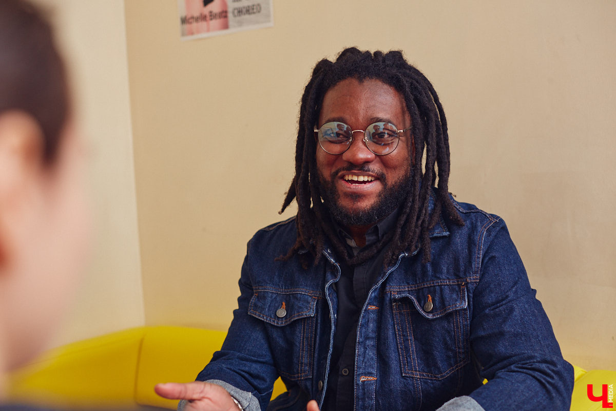 Психологи твердят: выйдите из зоны комфорта, чтобы найти нового себя. Наш сегодняшний герой не просто последовал этому совету – он шагнул далеко за его пределы. Взял и переехал к нам из Африки. И не зря, как оказалось! О своих приключениях смелый иностранец поведал «Ключ-Медиа».