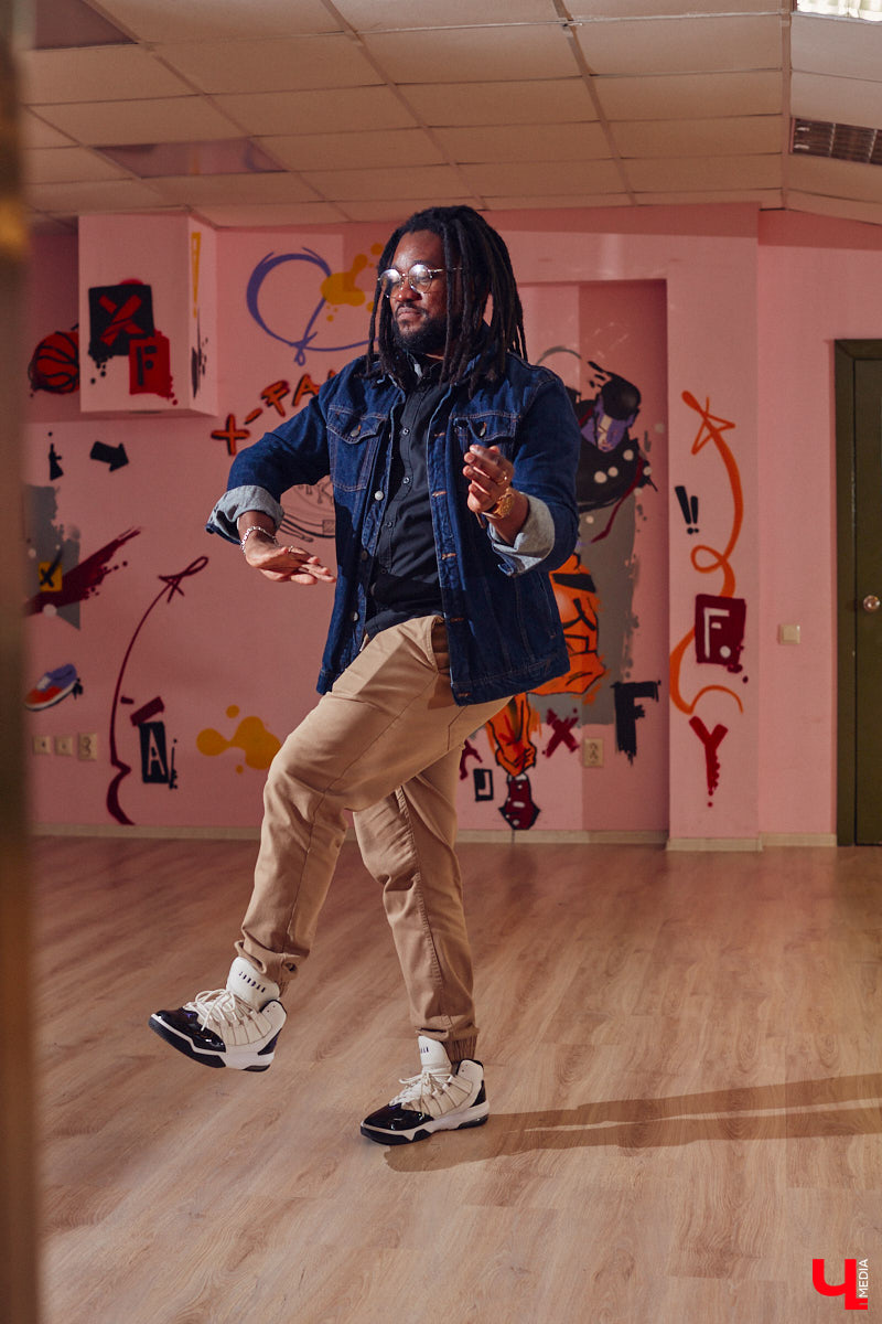 Психологи твердят: выйдите из зоны комфорта, чтобы найти нового себя. Наш сегодняшний герой не просто последовал этому совету – он шагнул далеко за его пределы. Взял и переехал к нам из Африки. И не зря, как оказалось! О своих приключениях смелый иностранец поведал «Ключ-Медиа».