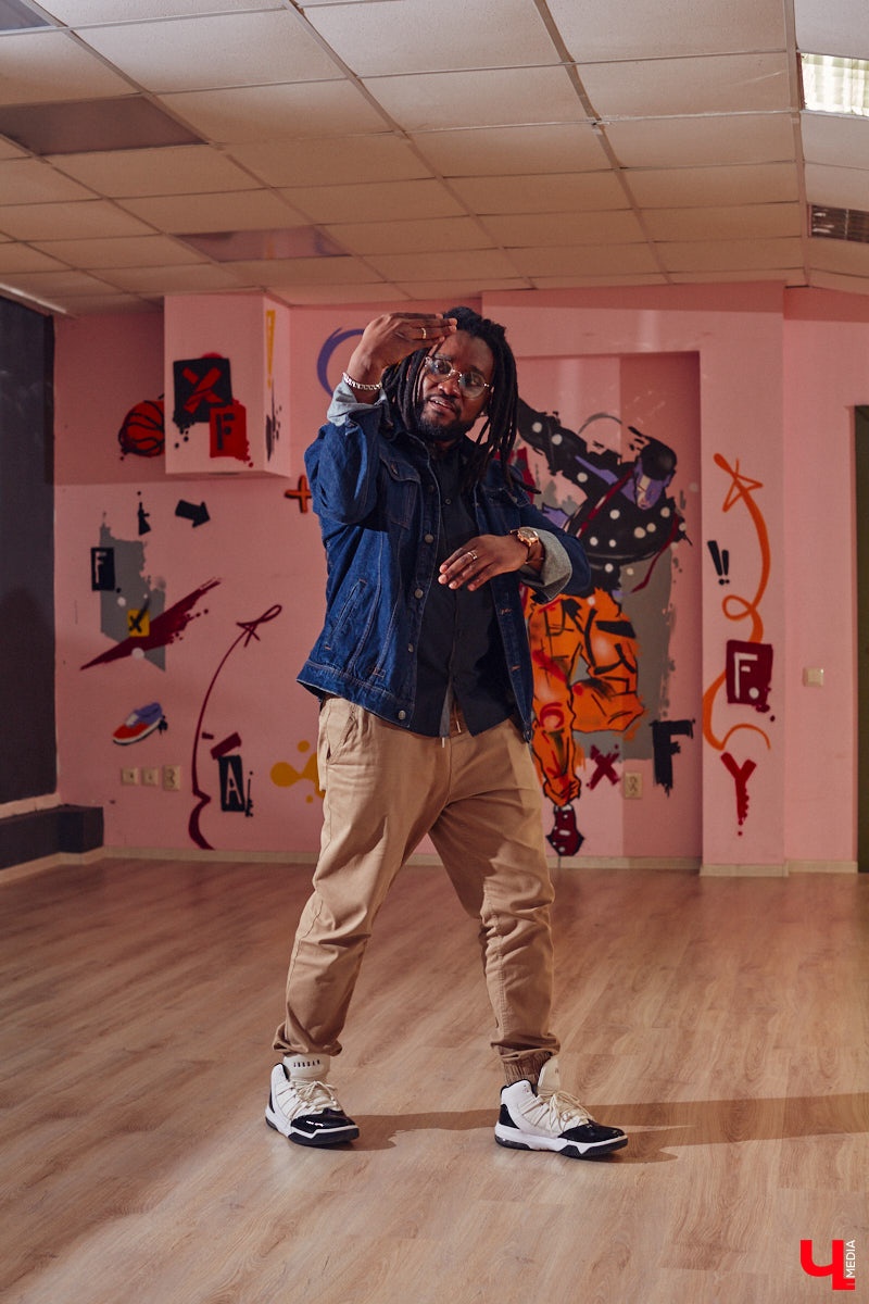 Психологи твердят: выйдите из зоны комфорта, чтобы найти нового себя. Наш сегодняшний герой не просто последовал этому совету – он шагнул далеко за его пределы. Взял и переехал к нам из Африки. И не зря, как оказалось! О своих приключениях смелый иностранец поведал «Ключ-Медиа».