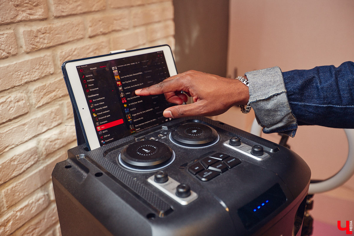 Психологи твердят: выйдите из зоны комфорта, чтобы найти нового себя. Наш сегодняшний герой не просто последовал этому совету – он шагнул далеко за его пределы. Взял и переехал к нам из Африки. И не зря, как оказалось! О своих приключениях смелый иностранец поведал «Ключ-Медиа».