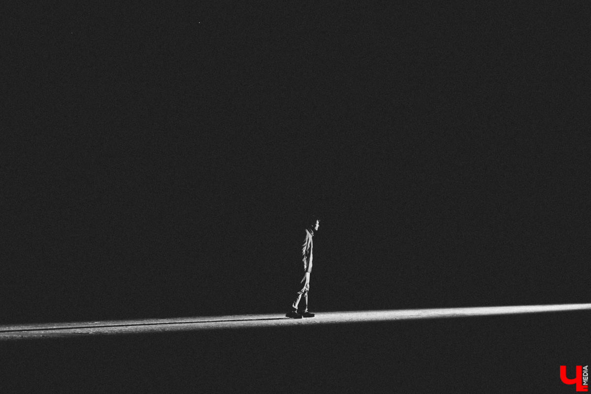 Посетившие предварительную экскурсию блогеры признавались в любви Достоевскому, по случаю премьеры местные заведения ввели в меню новые позиции… «Смешных человечков» от ТТ «Завод» ждали все. Спектакль позиционировался как добрая история от совсем не депрессивного писателя. Каким он получился на самом деле — рассказываем и показываем в материале.