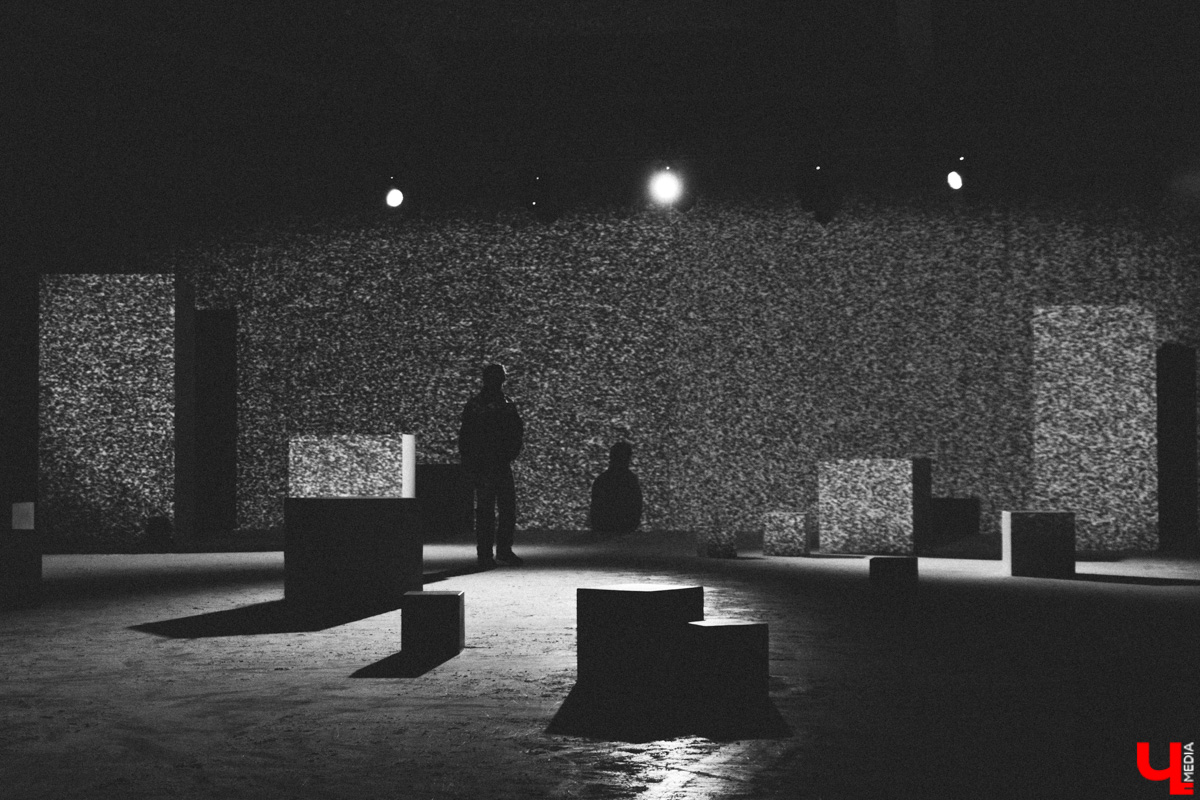 Посетившие предварительную экскурсию блогеры признавались в любви Достоевскому, по случаю премьеры местные заведения ввели в меню новые позиции… «Смешных человечков» от ТТ «Завод» ждали все. Спектакль позиционировался как добрая история от совсем не депрессивного писателя. Каким он получился на самом деле — рассказываем и показываем в материале.