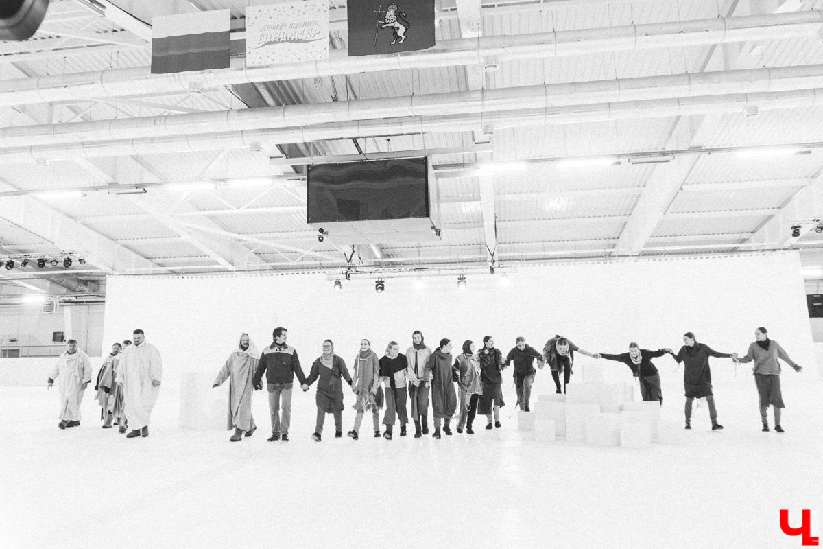 Посетившие предварительную экскурсию блогеры признавались в любви Достоевскому, по случаю премьеры местные заведения ввели в меню новые позиции… «Смешных человечков» от ТТ «Завод» ждали все. Спектакль позиционировался как добрая история от совсем не депрессивного писателя. Каким он получился на самом деле — рассказываем и показываем в материале.