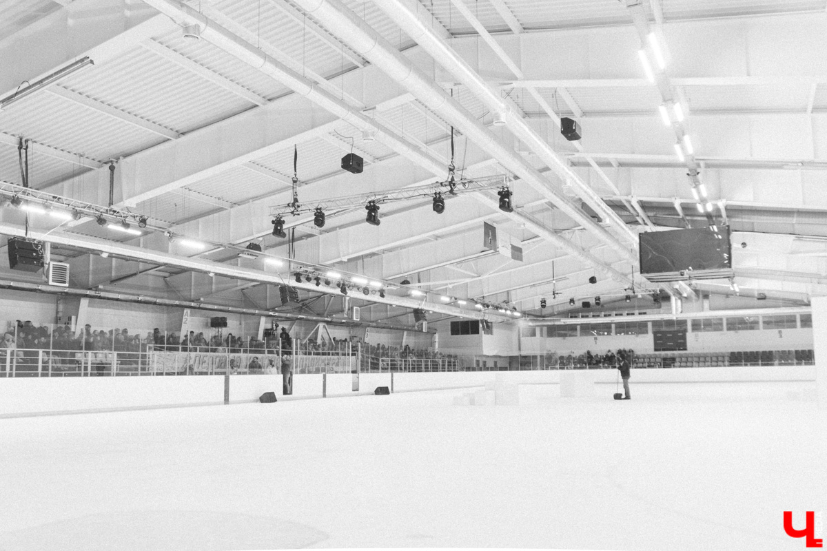 Посетившие предварительную экскурсию блогеры признавались в любви Достоевскому, по случаю премьеры местные заведения ввели в меню новые позиции… «Смешных человечков» от ТТ «Завод» ждали все. Спектакль позиционировался как добрая история от совсем не депрессивного писателя. Каким он получился на самом деле — рассказываем и показываем в материале.