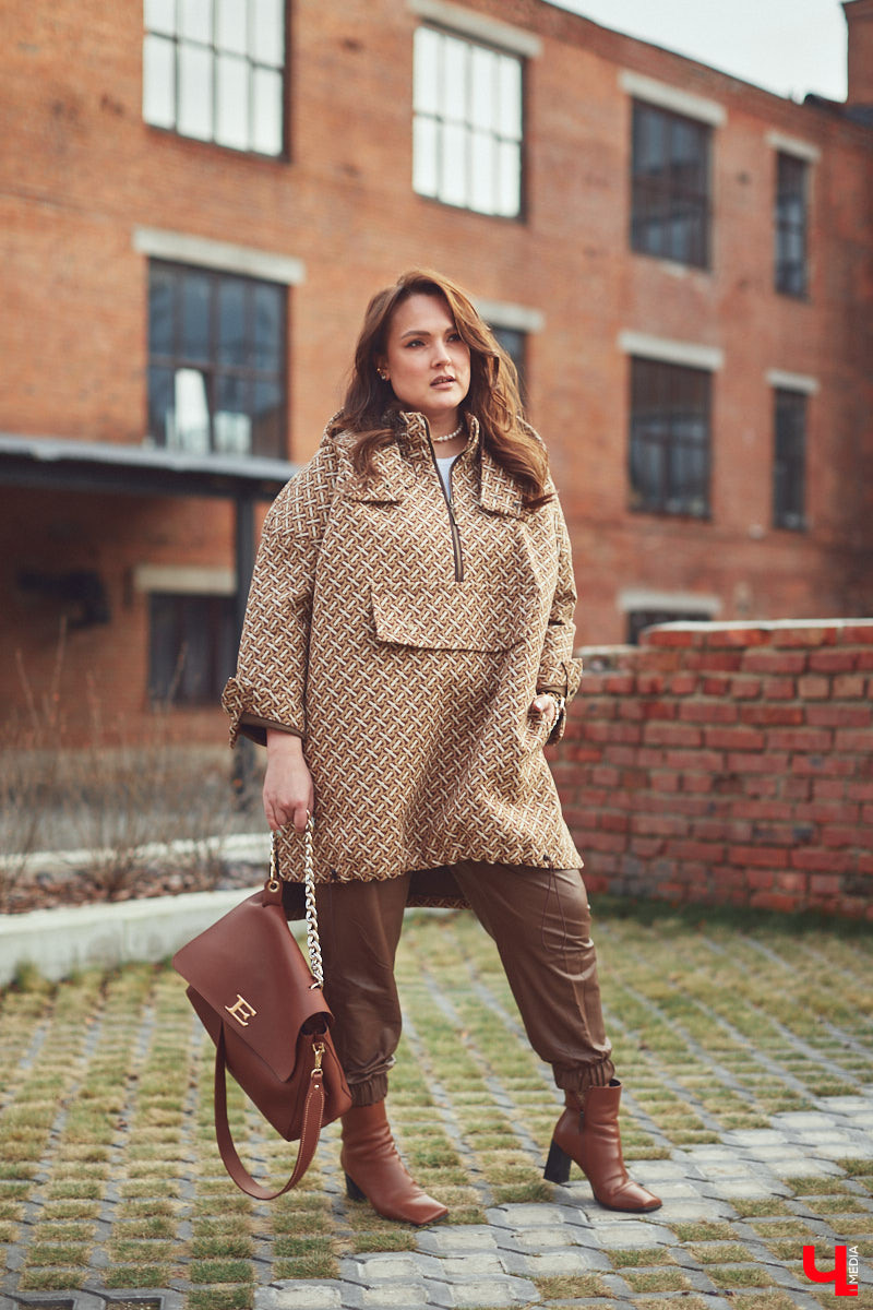 Ольга Натуральнова признается: рамки и границы в формировании гардероба – это не про нее. Она смело экспериментирует, предпочитает многослойность и интересные акценты. Для сегодняшней фотосессии наша героиня выбрала четыре абсолютно разных стиля.