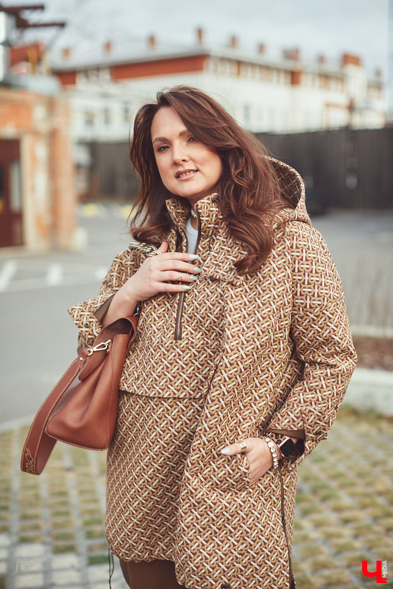 Ольга Натуральнова признается: рамки и границы в формировании гардероба – это не про нее. Она смело экспериментирует, предпочитает многослойность и интересные акценты. Для сегодняшней фотосессии наша героиня выбрала четыре абсолютно разных стиля.