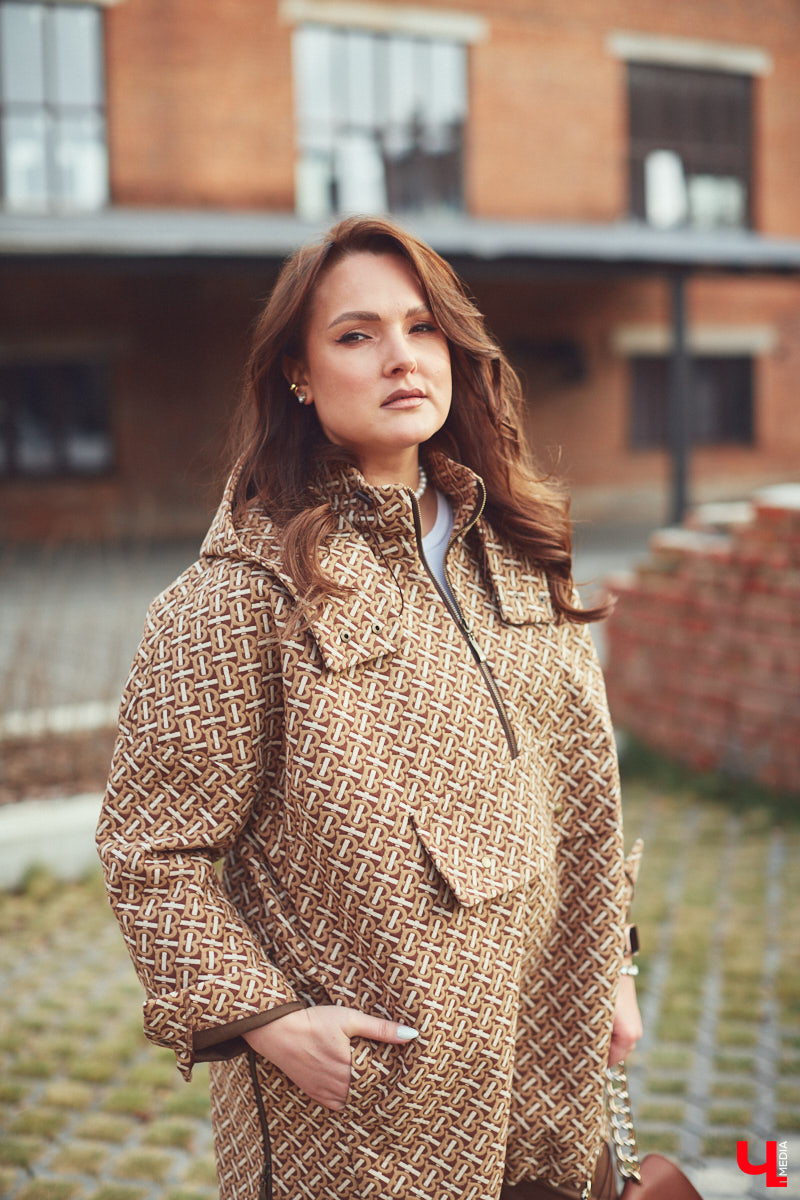 Ольга Натуральнова признается: рамки и границы в формировании гардероба – это не про нее. Она смело экспериментирует, предпочитает многослойность и интересные акценты. Для сегодняшней фотосессии наша героиня выбрала четыре абсолютно разных стиля.