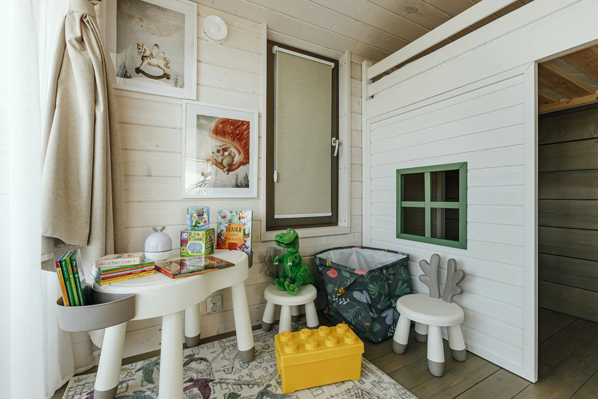 В конце ноября поисковый запрос «Снять дом на Новый год» традиционно на пике популярности. И если для шумных компаний сейчас не самое время, то камерный праздник в узком кругу – отличный вариант. Не хотите отмечать его в своей квартире, присмотритесь к недвижимости, которую можно арендовать в нашем регионе. «Ключ-Медиа» подобрал для вас пять маленьких, но необычных и уютных домиков.