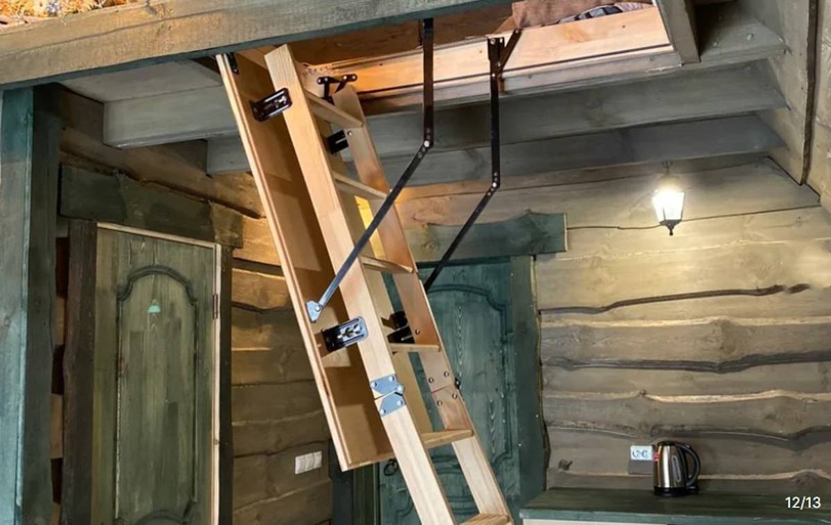 В конце ноября поисковый запрос «Снять дом на Новый год» традиционно на пике популярности. И если для шумных компаний сейчас не самое время, то камерный праздник в узком кругу – отличный вариант. Не хотите отмечать его в своей квартире, присмотритесь к недвижимости, которую можно арендовать в нашем регионе. «Ключ-Медиа» подобрал для вас пять маленьких, но необычных и уютных домиков.