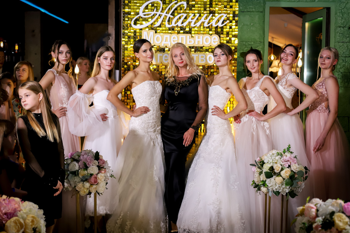 В это воскресенье во Владимире в ОДКиИ состоится светский раут, посвященный 25-летию модельного агентства «Жанна». И, естественно, в честь этого будет устроено настоящее фэшн-шоу с известными в мире красоты гостями и именитыми дизайнерами.