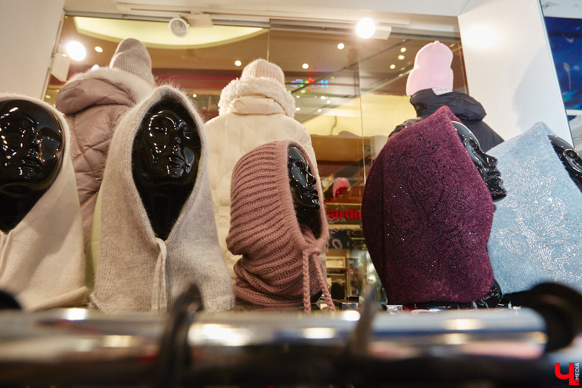 Слова мамы «Надень шапку» больше не звучат как приговор! В компании стилиста Елены Капп мы прогулялись по владимирским магазинам и составили топ самых актуальных моделей головных уборов, среди которых вы легко найдете то, что больше всего подойдет именно вам.