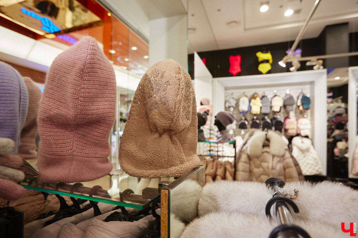 Слова мамы «Надень шапку» больше не звучат как приговор! В компании стилиста Елены Капп мы прогулялись по владимирским магазинам и составили топ самых актуальных моделей головных уборов, среди которых вы легко найдете то, что больше всего подойдет именно вам.