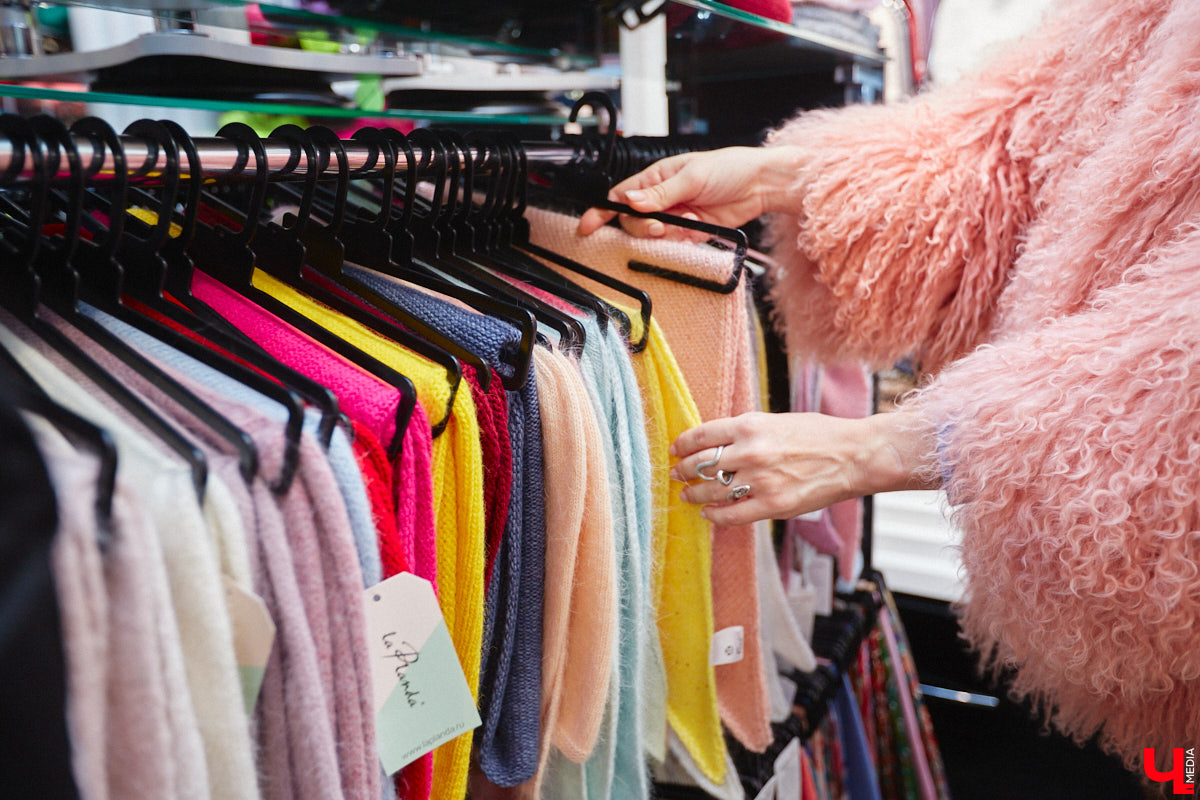 Слова мамы «Надень шапку» больше не звучат как приговор! В компании стилиста Елены Капп мы прогулялись по владимирским магазинам и составили топ самых актуальных моделей головных уборов, среди которых вы легко найдете то, что больше всего подойдет именно вам.