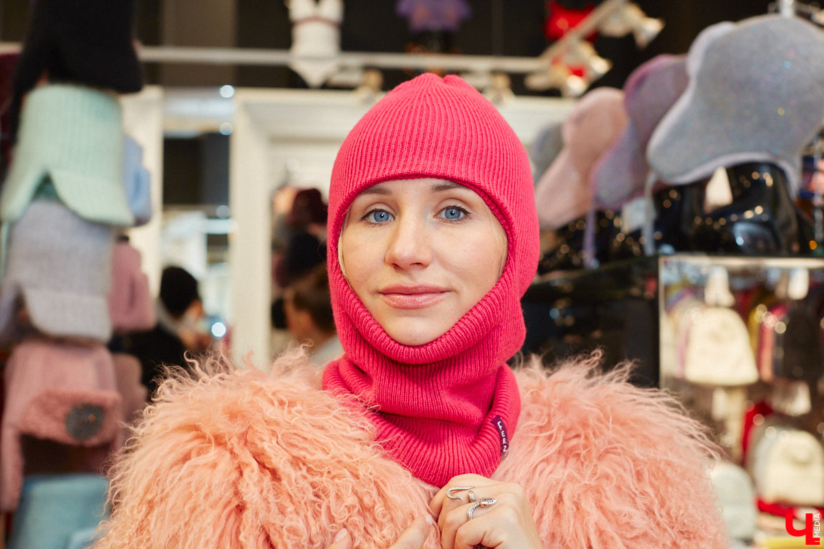 Слова мамы «Надень шапку» больше не звучат как приговор! В компании стилиста Елены Капп мы прогулялись по владимирским магазинам и составили топ самых актуальных моделей головных уборов, среди которых вы легко найдете то, что больше всего подойдет именно вам.