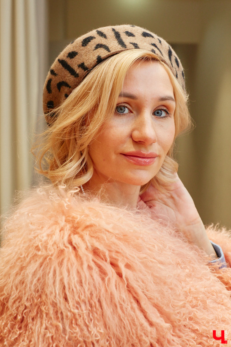 Слова мамы «Надень шапку» больше не звучат как приговор! В компании стилиста Елены Капп мы прогулялись по владимирским магазинам и составили топ самых актуальных моделей головных уборов, среди которых вы легко найдете то, что больше всего подойдет именно вам.