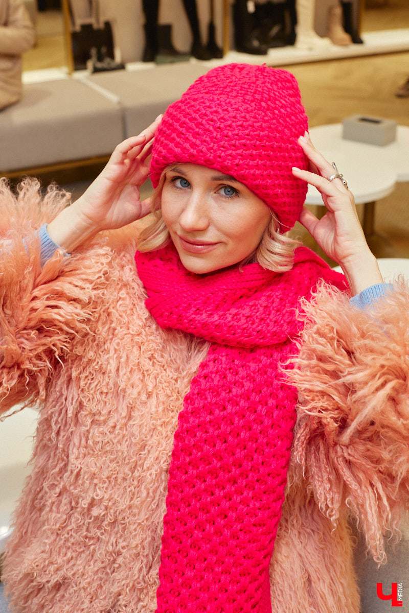 Слова мамы «Надень шапку» больше не звучат как приговор! В компании стилиста Елены Капп мы прогулялись по владимирским магазинам и составили топ самых актуальных моделей головных уборов, среди которых вы легко найдете то, что больше всего подойдет именно вам.