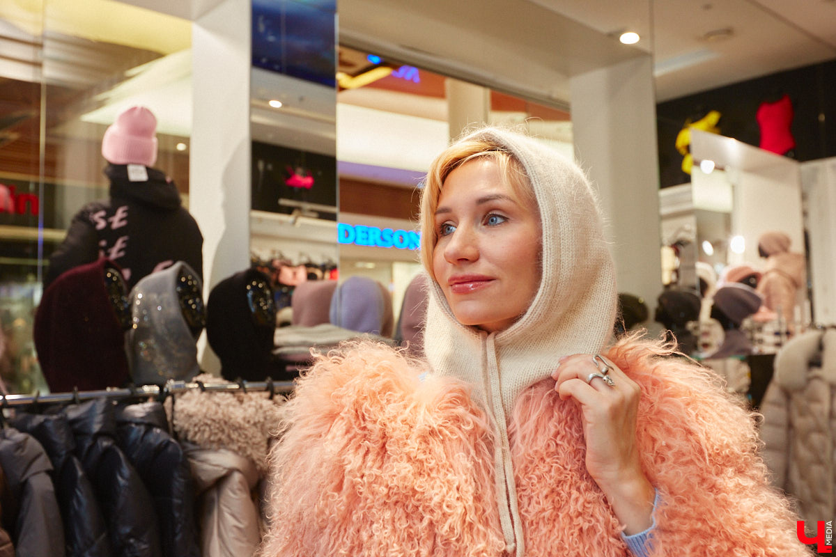 Слова мамы «Надень шапку» больше не звучат как приговор! В компании стилиста Елены Капп мы прогулялись по владимирским магазинам и составили топ самых актуальных моделей головных уборов, среди которых вы легко найдете то, что больше всего подойдет именно вам.