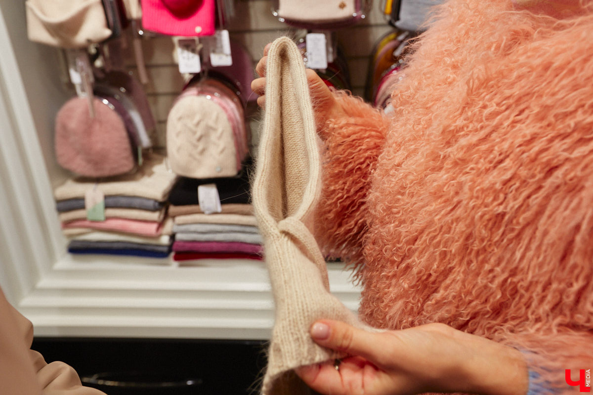 Слова мамы «Надень шапку» больше не звучат как приговор! В компании стилиста Елены Капп мы прогулялись по владимирским магазинам и составили топ самых актуальных моделей головных уборов, среди которых вы легко найдете то, что больше всего подойдет именно вам.