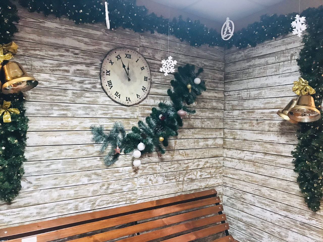 Вы уже написали письмо Деду Морозу? Если нет, то сейчас самое время. Отправить послание можно самостоятельно в отделениях связи, а можно воспользоваться символической почтой главного новогоднего волшебника страны.