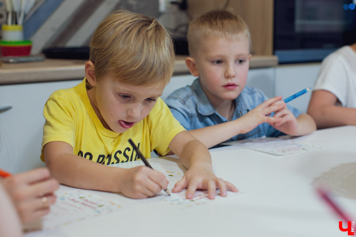 Вы уже написали письмо Деду Морозу? Если нет, то сейчас самое время. Отправить послание можно самостоятельно в отделениях связи, а можно воспользоваться символической почтой главного новогоднего волшебника страны.