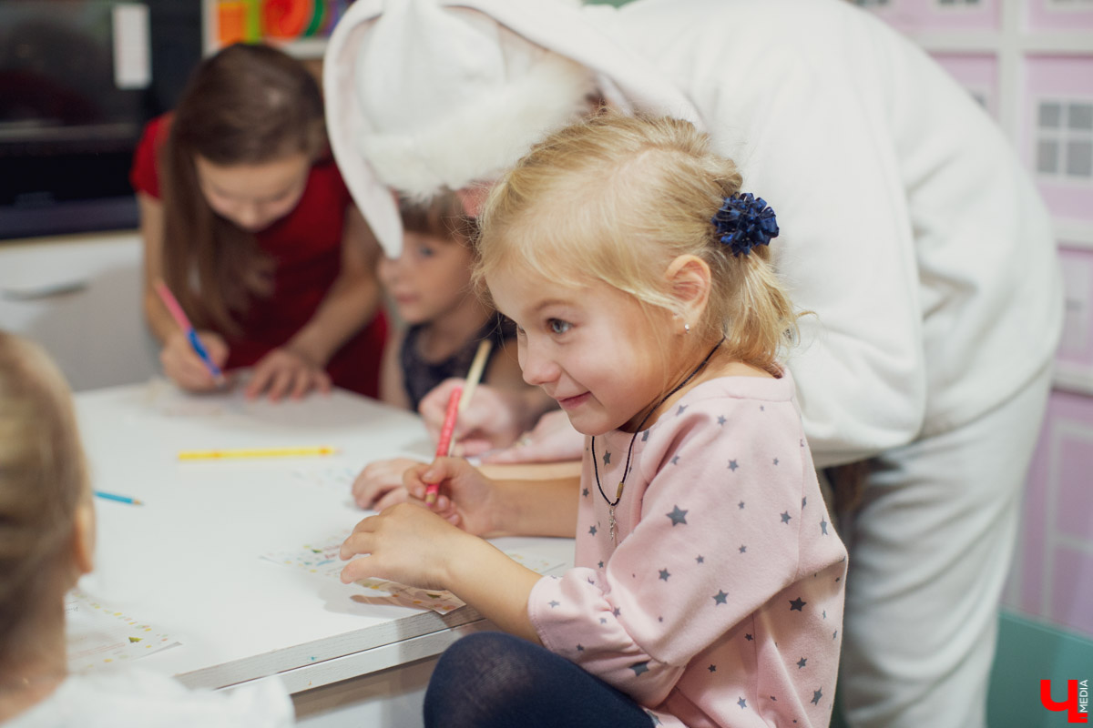 Вы уже написали письмо Деду Морозу? Если нет, то сейчас самое время. Отправить послание можно самостоятельно в отделениях связи, а можно воспользоваться символической почтой главного новогоднего волшебника страны.