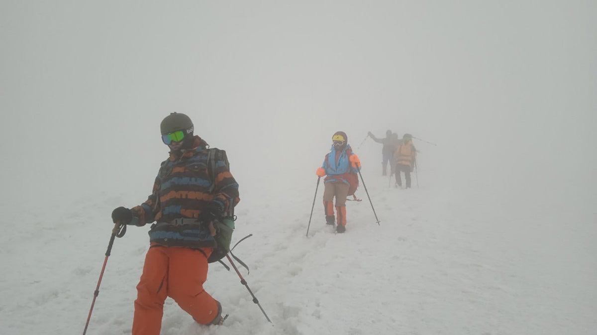 Любимую женщину нужно иногда приятно удивлять. И порой над этой задачей мужчинам приходится изрядно поломать голову. Владимирец Евгений Новиков в попытке прослыть оригинальным смог сделать предложение девушке лишь со второго захода и совсем не там, где планировал изначально.