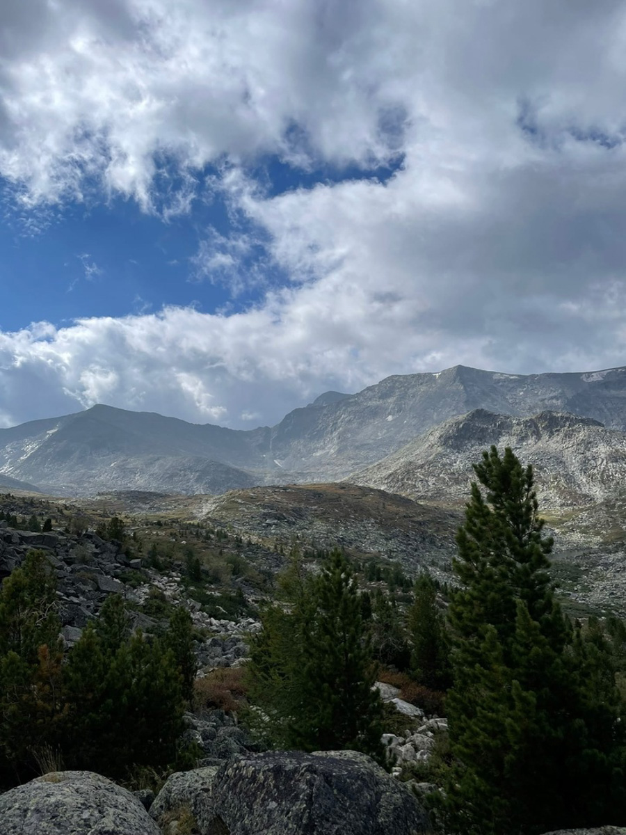 Любимую женщину нужно иногда приятно удивлять. И порой над этой задачей мужчинам приходится изрядно поломать голову. Владимирец Евгений Новиков в попытке прослыть оригинальным смог сделать предложение девушке лишь со второго захода и совсем не там, где планировал изначально.