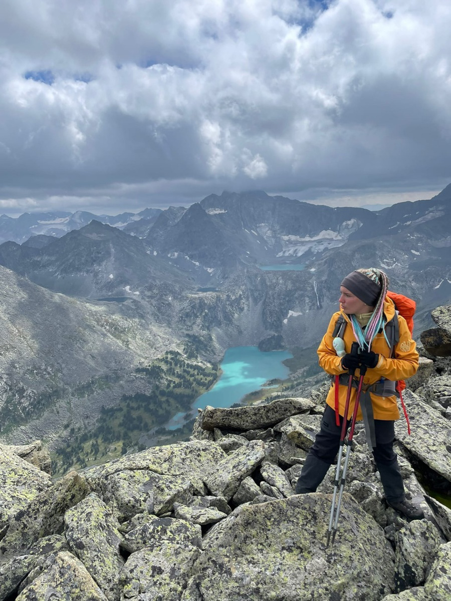 Любимую женщину нужно иногда приятно удивлять. И порой над этой задачей мужчинам приходится изрядно поломать голову. Владимирец Евгений Новиков в попытке прослыть оригинальным смог сделать предложение девушке лишь со второго захода и совсем не там, где планировал изначально.