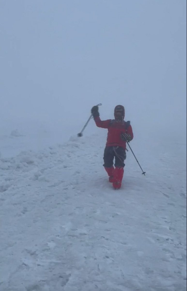 Любимую женщину нужно иногда приятно удивлять. И порой над этой задачей мужчинам приходится изрядно поломать голову. Владимирец Евгений Новиков в попытке прослыть оригинальным смог сделать предложение девушке лишь со второго захода и совсем не там, где планировал изначально.