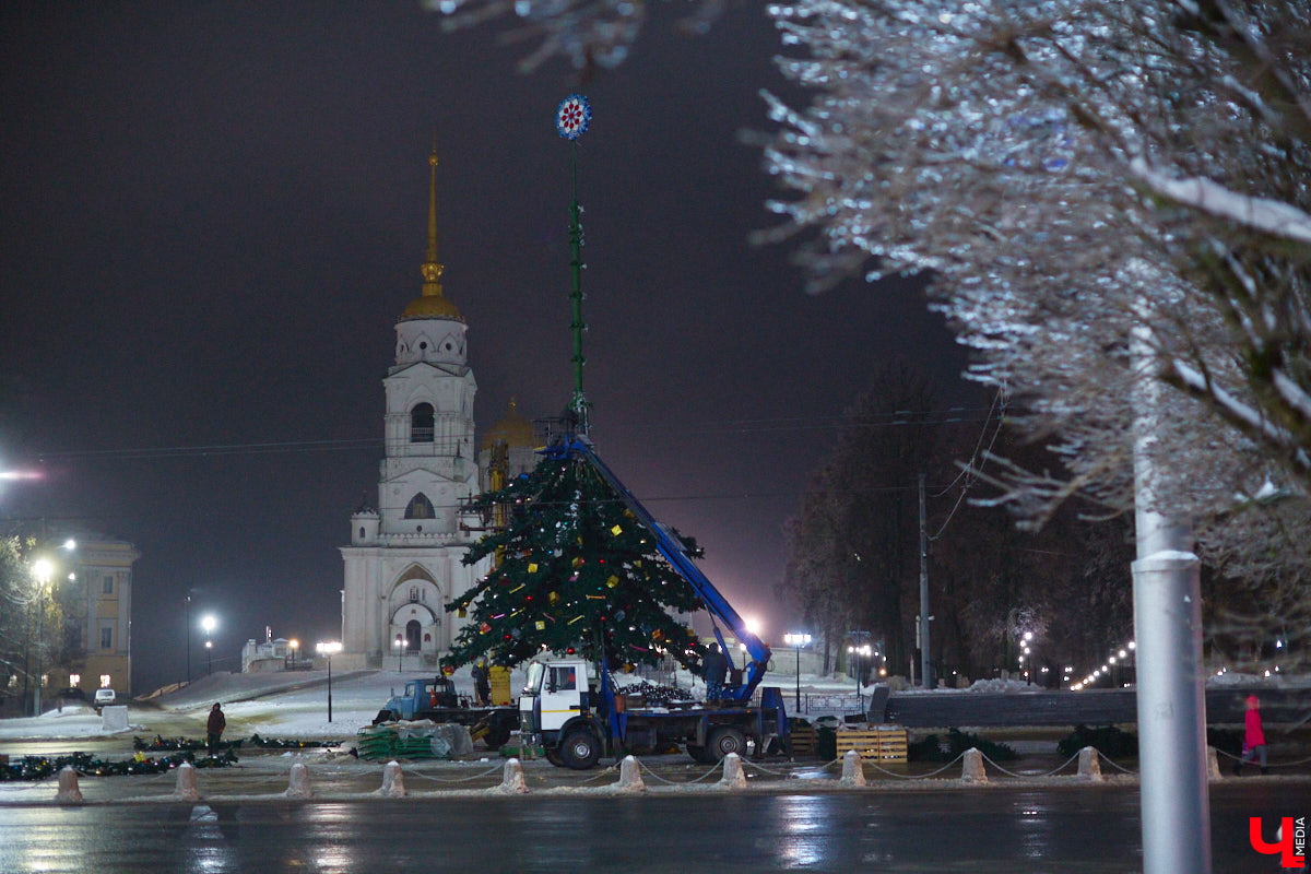 В этом году судьбу рождественской ярмарки на Соборной площади доверили решать самим жителям. Почти единогласно владимирцы проголосовали «за». Осталось выяснить, где и в каком формате состоятся новогодние гуляния.