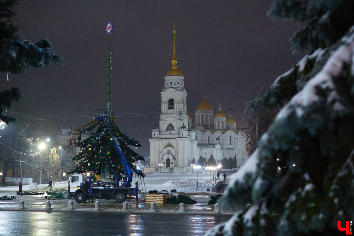 В этом году судьбу рождественской ярмарки на Соборной площади доверили решать самим жителям. Почти единогласно владимирцы проголосовали «за». Осталось выяснить, где и в каком формате состоятся новогодние гуляния.