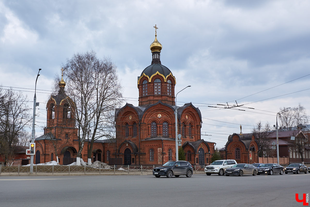 28 ноября 1893 года на Студеной горе во Владимире был торжественно освящен храм Архангела Михаила. По своему виду и наполнению это одна из самых нетрадиционных владимирских церквей. Давайте разберемся, что же в ней такого уникального.