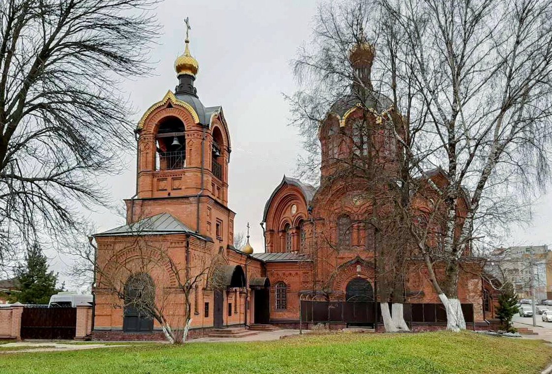 28 ноября 1893 года на Студеной горе во Владимире был торжественно освящен храм Архангела Михаила. По своему виду и наполнению это одна из самых нетрадиционных владимирских церквей. Давайте разберемся, что же в ней такого уникального.