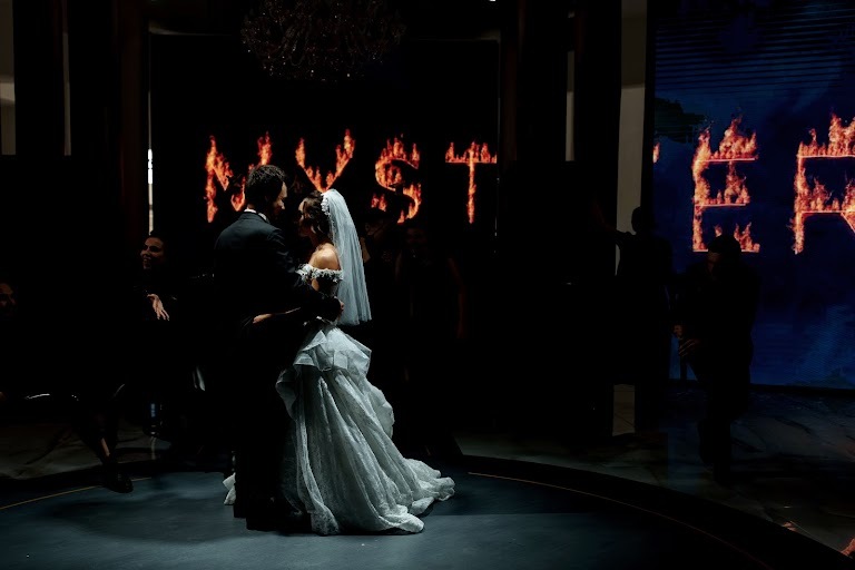 Дарья Мартынова давно занимается созданием концепций различных мероприятий, в том числе свадебных торжеств. А в этом году её работа была удостоена итальянской премии WHITE Wedding в номинации «Лучший свадебный режиссёр».