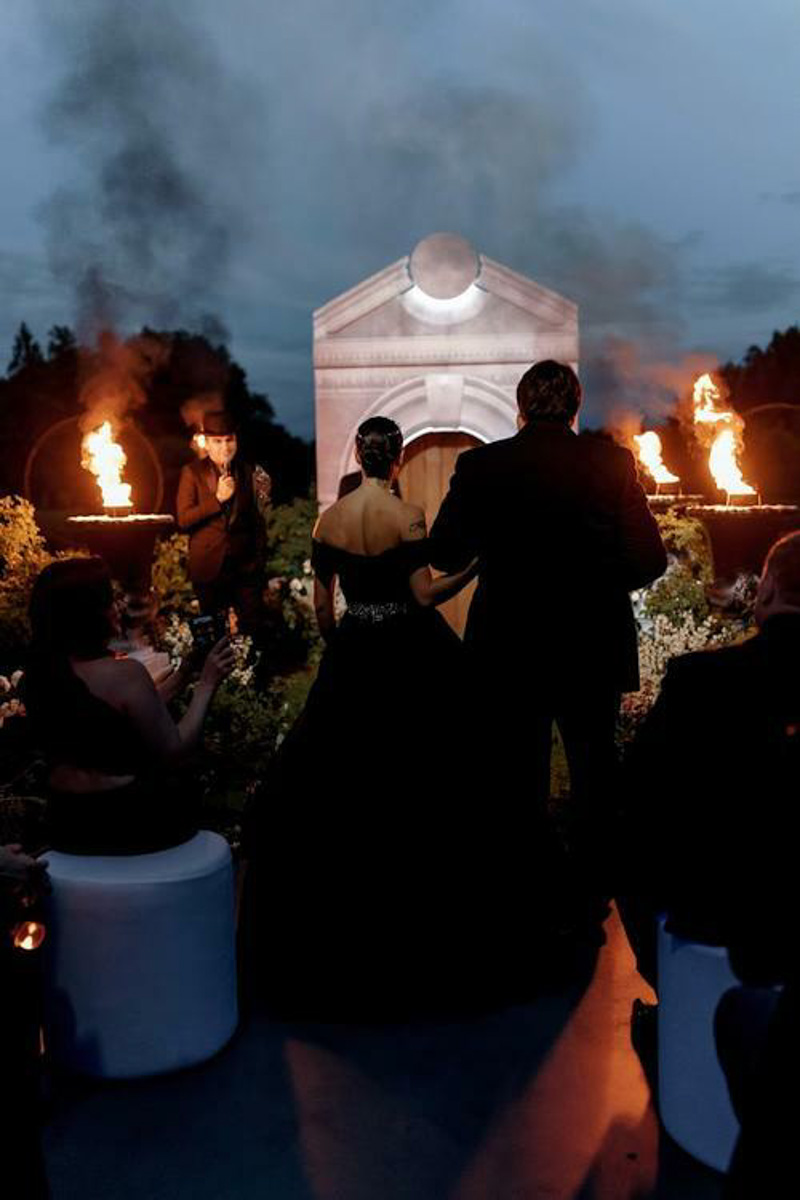 Дарья Мартынова давно занимается созданием концепций различных мероприятий, в том числе свадебных торжеств. А в этом году её работа была удостоена итальянской премии WHITE Wedding в номинации «Лучший свадебный режиссёр».