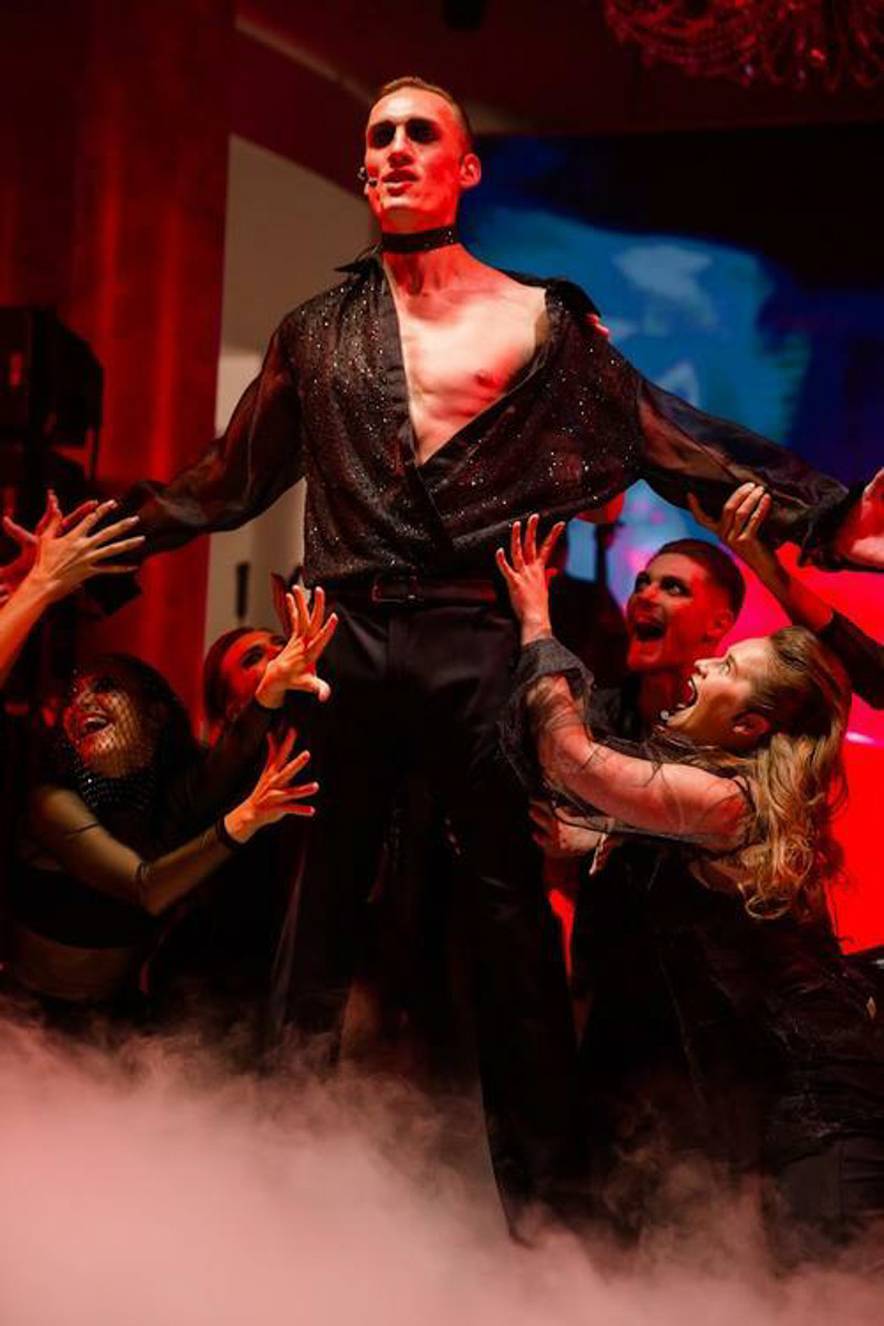 Дарья Мартынова давно занимается созданием концепций различных мероприятий, в том числе свадебных торжеств. А в этом году её работа была удостоена итальянской премии WHITE Wedding в номинации «Лучший свадебный режиссёр».