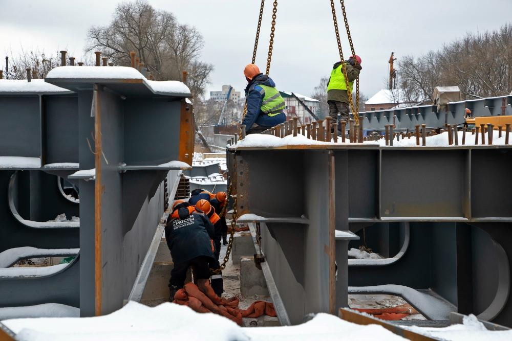 Жителям областного центра пора снова готовиться к подорожанию проезда в общественном транспорте. Процедура привычная, но каждый раз вызывающая множество вопросов. Выясняем, что к чему, в нашем традиционном дорожном обзоре!