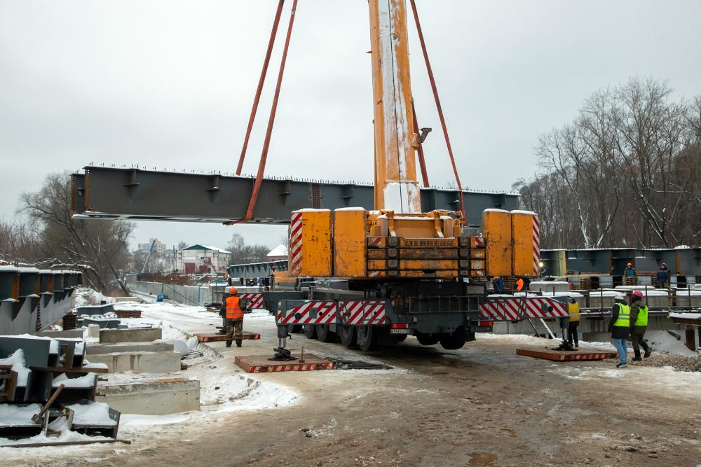 Жителям областного центра пора снова готовиться к подорожанию проезда в общественном транспорте. Процедура привычная, но каждый раз вызывающая множество вопросов. Выясняем, что к чему, в нашем традиционном дорожном обзоре!