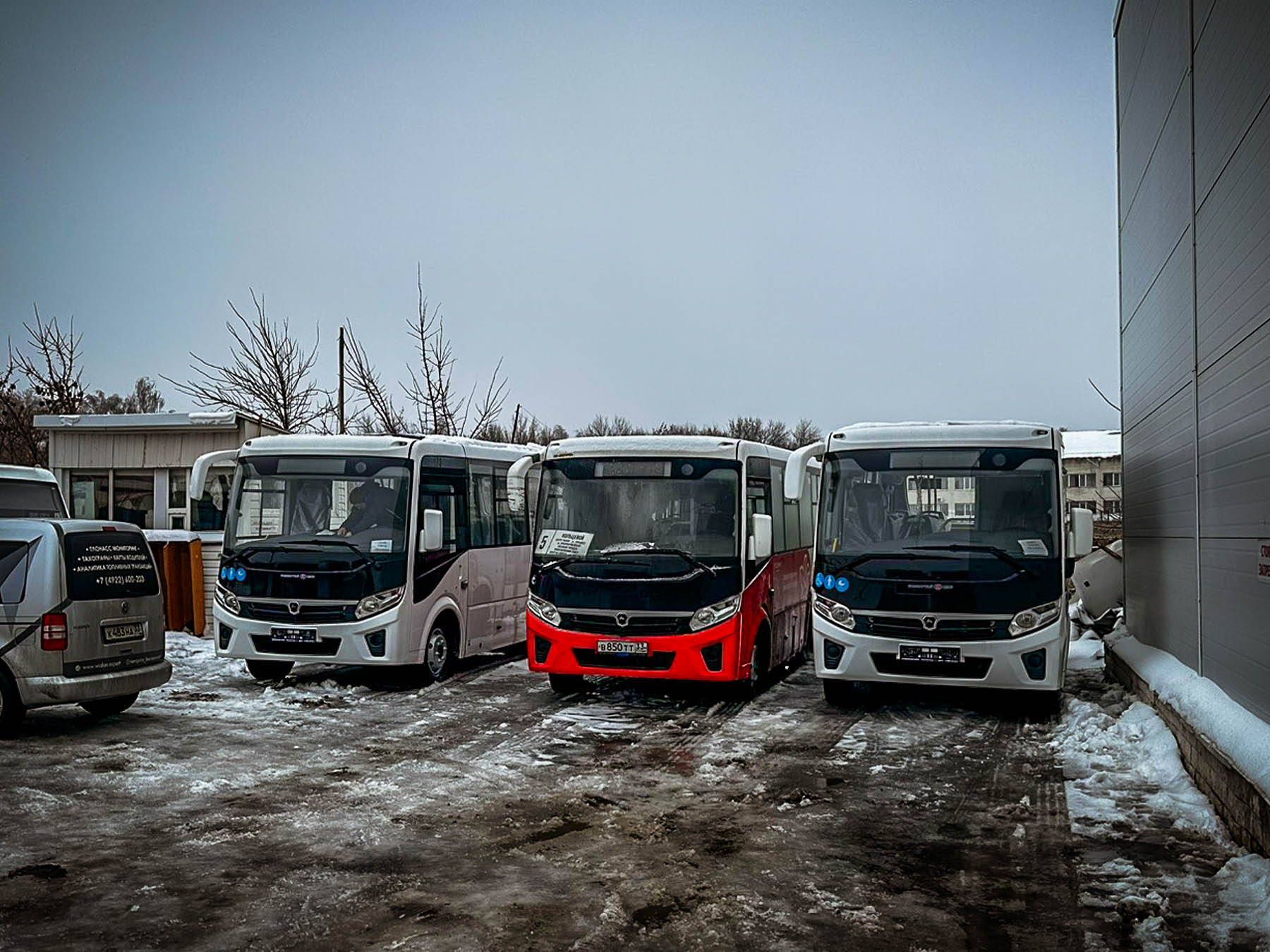 Жителям областного центра пора снова готовиться к подорожанию проезда в общественном транспорте. Процедура привычная, но каждый раз вызывающая множество вопросов. Выясняем, что к чему, в нашем традиционном дорожном обзоре!