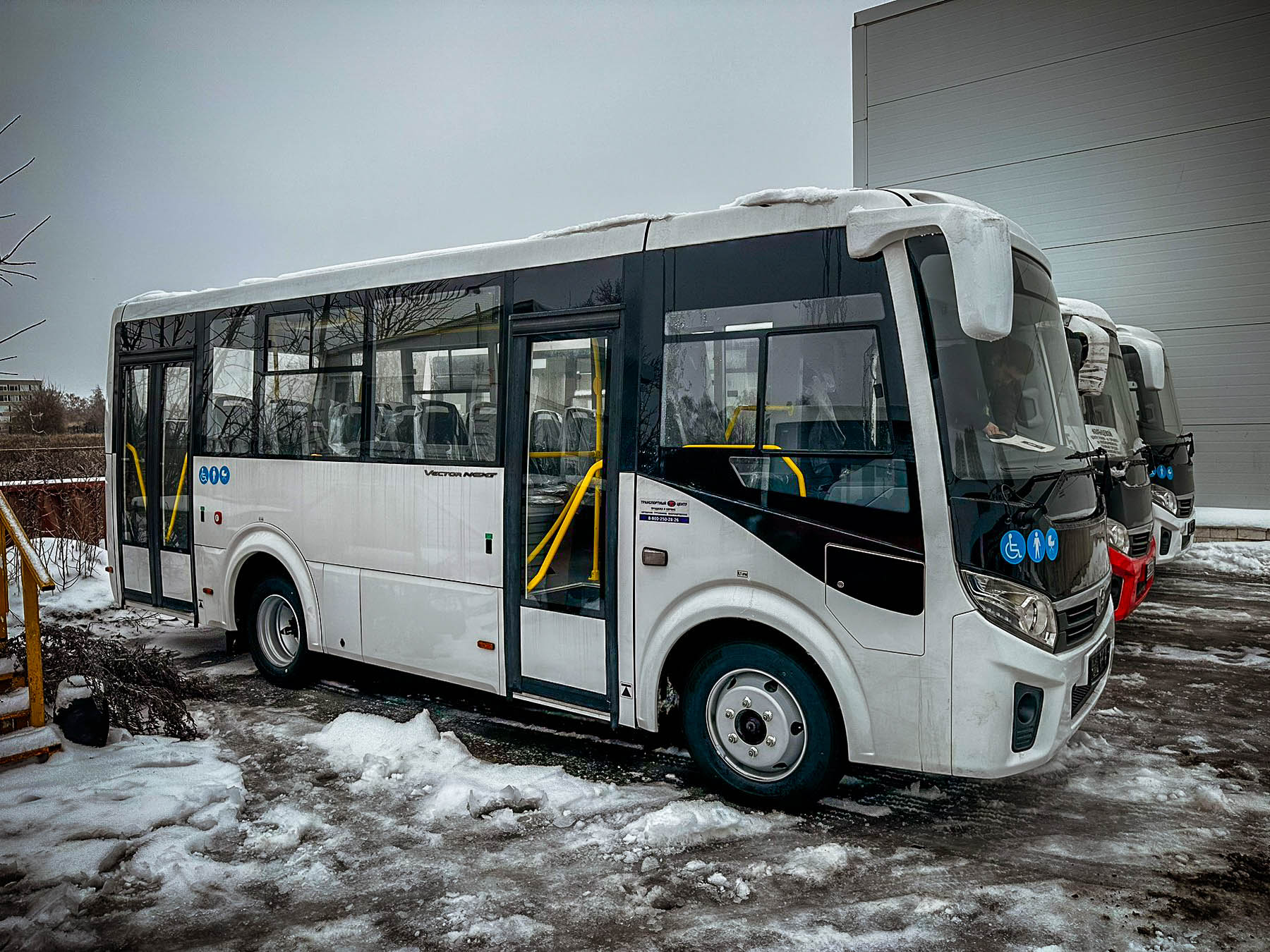Жителям областного центра пора снова готовиться к подорожанию проезда в общественном транспорте. Процедура привычная, но каждый раз вызывающая множество вопросов. Выясняем, что к чему, в нашем традиционном дорожном обзоре!